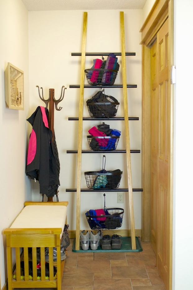 Фотография: Прихожая в стиле Скандинавский, Эко, Малогабаритная квартира, Советы, лайфхаки, хранение вещей, организация хранения – фото на INMYROOM