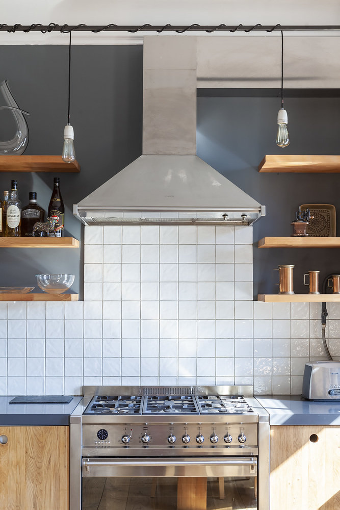 Фотография: Кухня и столовая в стиле Лофт, Квартира, Проект недели, Москва, Красная Пресня, Сталинка, 3 комнаты, Более 90 метров, Оксана Цыбакова – фото на INMYROOM Фотография: Кухня и столовая в стиле Лофт, Квартира, Проект недели, Москва, Красная Пресня, Сталинка, 3 комнаты, Более 90 метров, Оксана Цыбакова – фото на INMYROOM