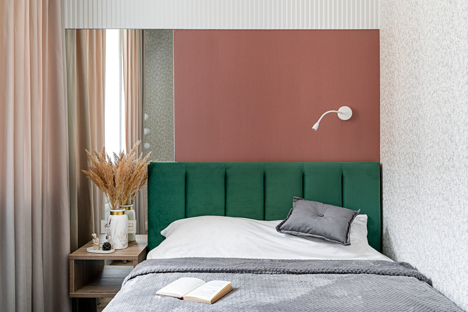 Фотография: Спальня в стиле Современный, Малогабаритная квартира, Квартира, Проект недели, Казань, 2 комнаты, 40-60 метров, Маргарита Калинина – фото на INMYROOM