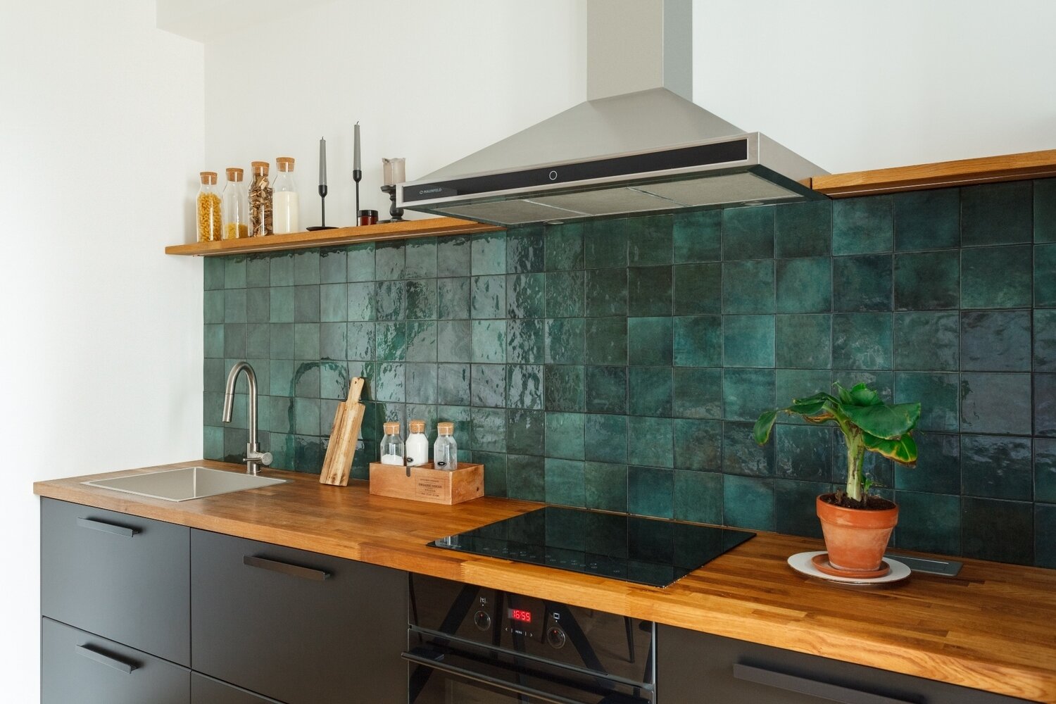 Фотография: Кухня и столовая в стиле Современный, Скандинавский, Малогабаритная квартира, Квартира, Проект недели, Краснодар, 2 комнаты, 40-60 метров, Монолитно-кирпичный, Denish Design, Кристина Селютина – фото на INMYROOM Фотография: Кухня и столовая в стиле Современный, Скандинавский, Малогабаритная квартира, Квартира, Проект недели, Краснодар, 2 комнаты, 40-60 метров, Монолитно-кирпичный, Denish Design, Кристина Селютина – фото на INMYROOM