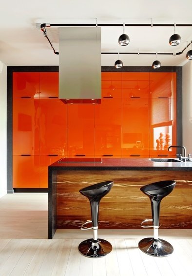 Фотография: Кухня и столовая в стиле Хай-тек, Квартира, Цвет в интерьере, Дома и квартиры – фото на INMYROOM