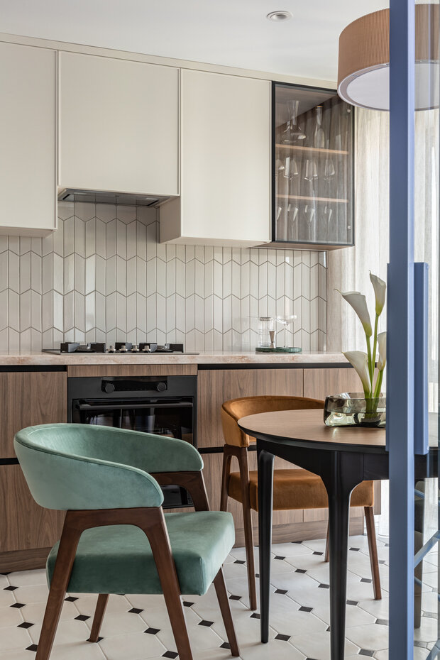 Фотография: Кухня и столовая в стиле Современный, Квартира, Проект дня, Москва, Тишинка, Кирпичный дом, 2 комнаты, 60-90 метров, Анастасия Козловская – фото на INMYROOM