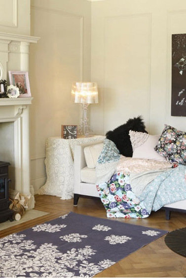 Фотография: Гостиная в стиле Прованс и Кантри, Спальня, Декор интерьера, DIY, Декор дома, Ковер – фото на INMYROOM Фотография: Гостиная в стиле Прованс и Кантри, Спальня, Декор интерьера, DIY, Декор дома, Ковер – фото на INMYROOM