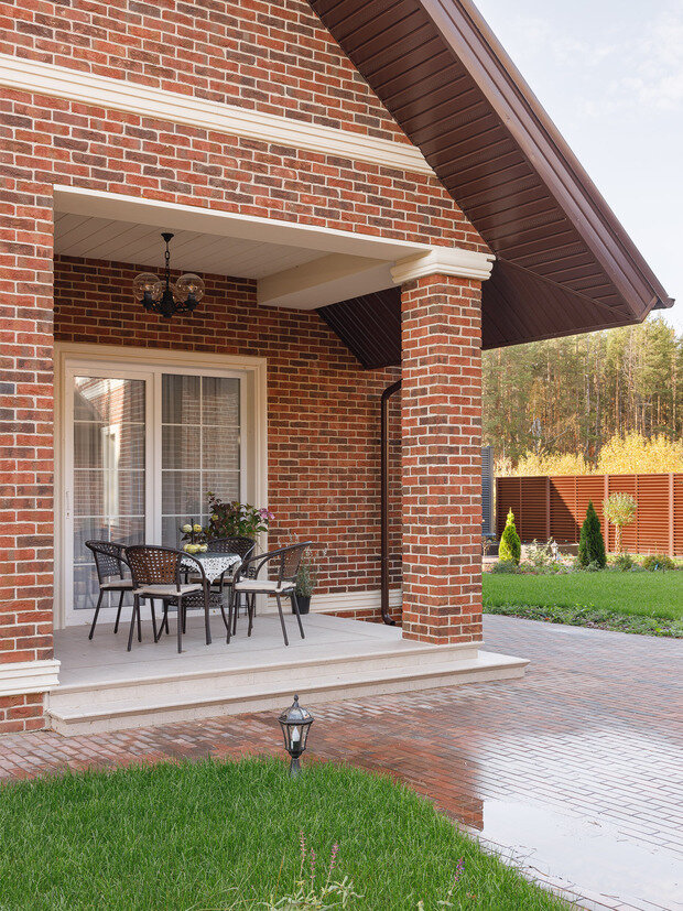 Фотография: Терраса в стиле Прованс и Кантри, Эклектика, Дом, Проект дня, Дом и дача, Татарстан, Кирпичный дом, 4 и больше, Более 90 метров, современный с элементами классики и роскоши, Зарина Гайворонская – фото на INMYROOM