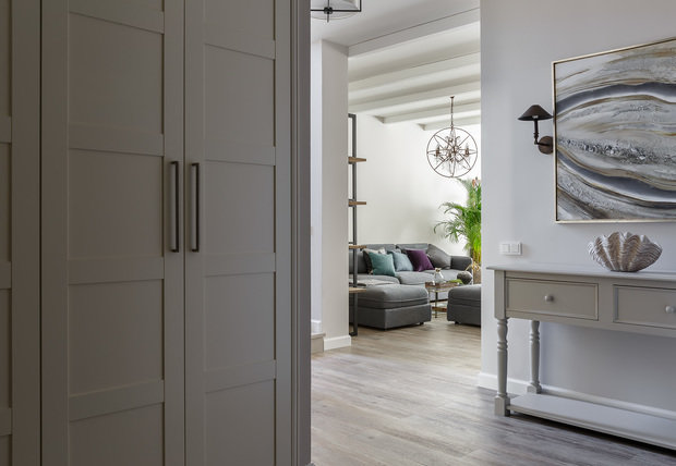 Фотография: Прихожая в стиле Прованс и Кантри, Дом, Проект недели, Дом и дача, 4 и больше, Более 90 метров, Татьяна Дамиани-Каштанова, Алексей Соколов – фото на INMYROOM