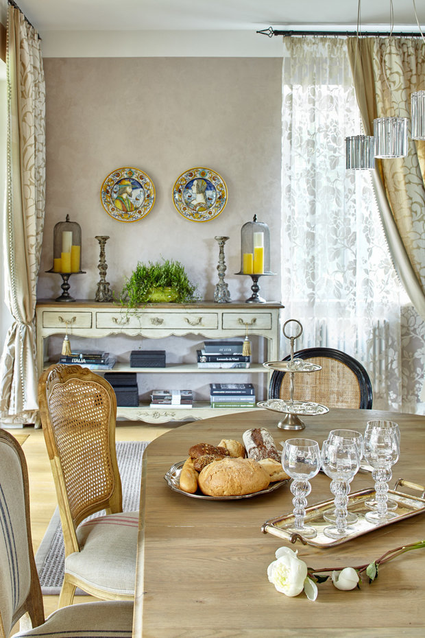 Фотография: Кухня и столовая в стиле Прованс и Кантри, Дом, дизайн интерьера загородного дома, Нина Биркадзе, Дина Косточка, TaupeHome, Оксана Савчук, Евгения Лебедева, Дарья Власова, ПРЕМИЯ INMYROOM – фото на INMYROOM
