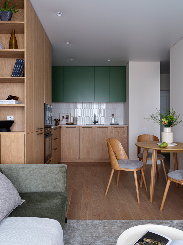 Фотография: Кухня и столовая в стиле Современный, Малогабаритная квартира, Квартира, Проект дня, Москва, 2 комнаты, до 40 метров – фото на INMYROOM