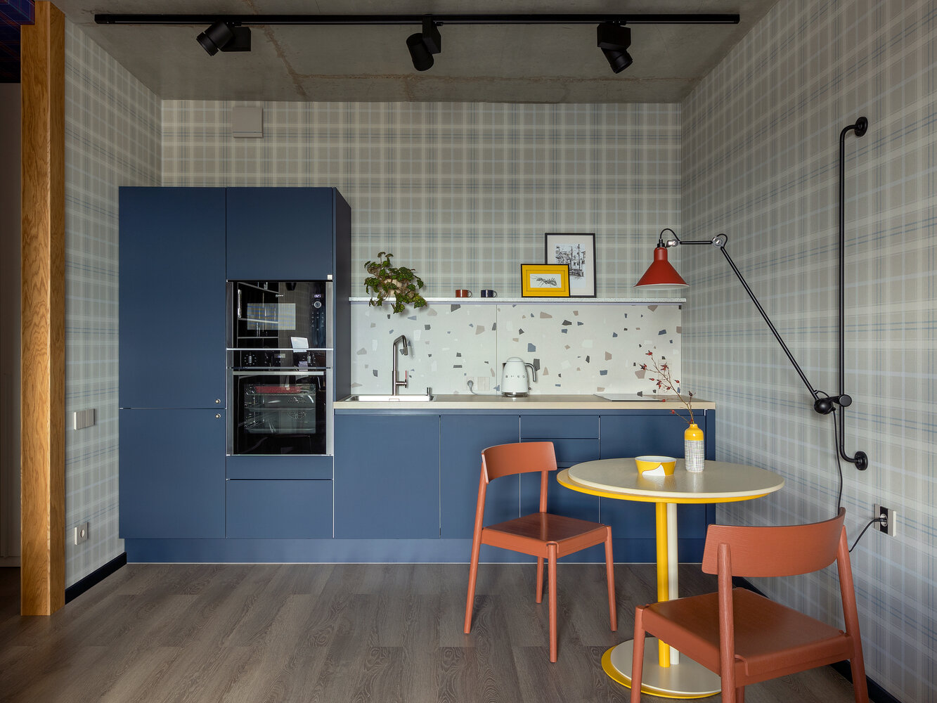 Фотография: Кухня и столовая в стиле Современный, Квартира, Проект дня, Казань, Монолитный дом, 2 комнаты, 60-90 метров – фото на INMYROOM Фотография: Кухня и столовая в стиле Современный, Квартира, Проект дня, Казань, Монолитный дом, 2 комнаты, 60-90 метров – фото на INMYROOM