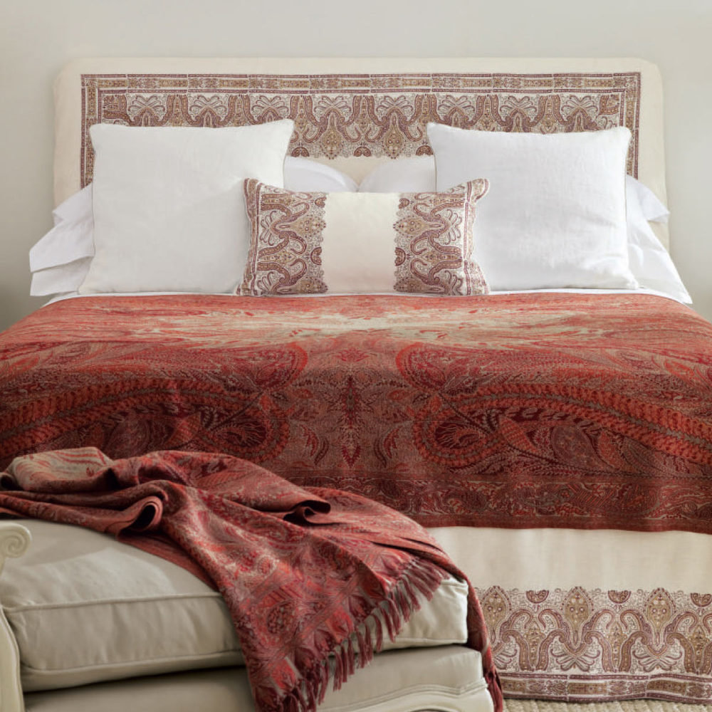 Фотография: Спальня в стиле Современный, Восточный, Декор интерьера, Декор дома, Ковер – фото на INMYROOM Фотография: Спальня в стиле Современный, Восточный, Декор интерьера, Декор дома, Ковер – фото на INMYROOM