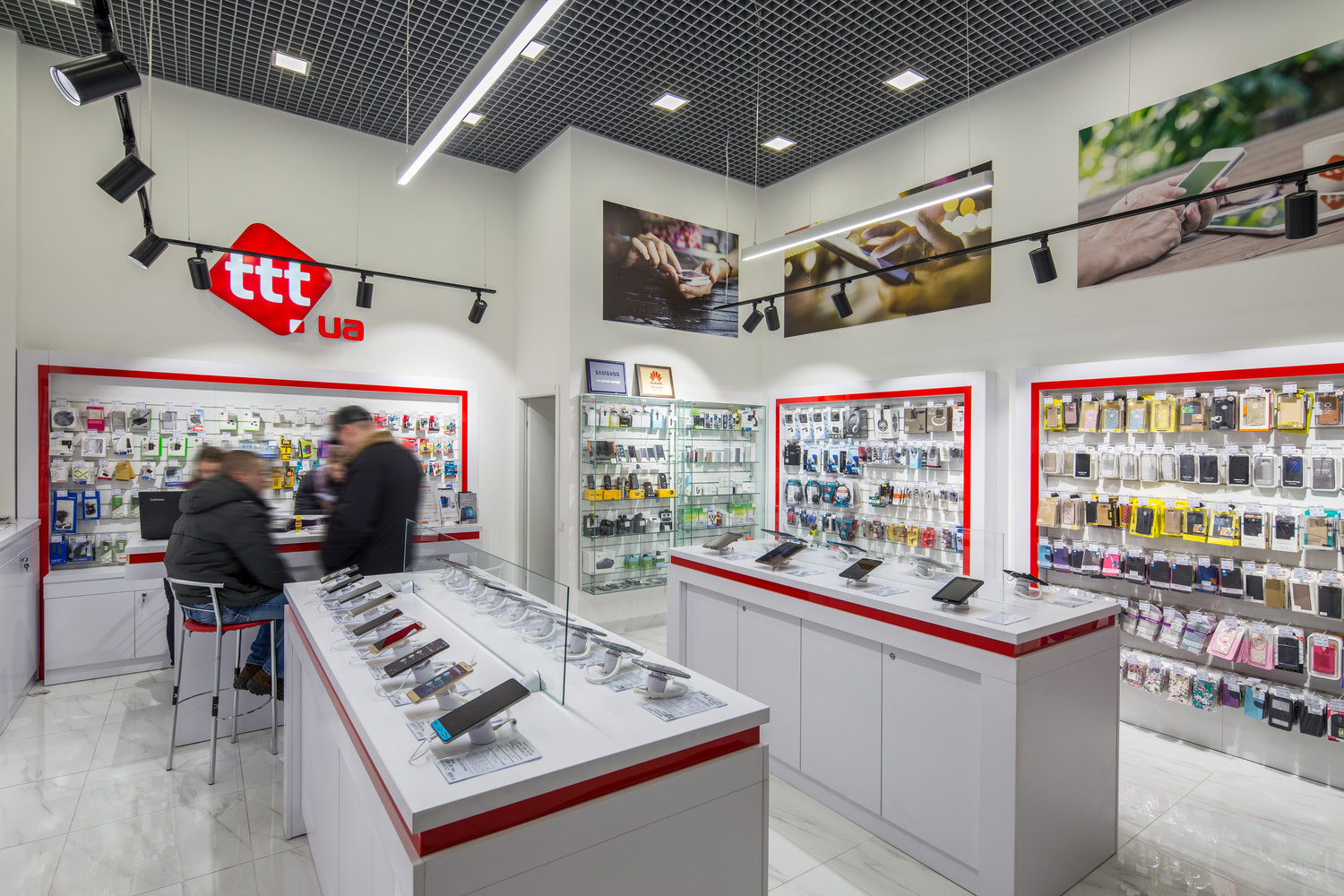 Фото из портфолио ttt — Освещение для магазина смартфонов и аксессуаров – фотографии дизайна интерьеров на INMYROOM Фото из портфолио ttt — Освещение для магазина смартфонов и аксессуаров – фотографии дизайна интерьеров на INMYROOM
