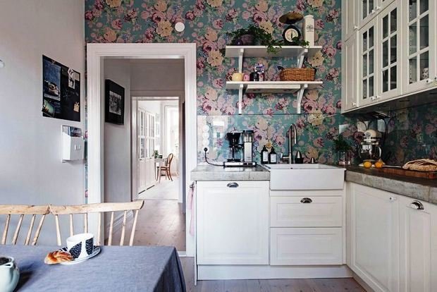 Фотография: Кухня и столовая в стиле Прованс и Кантри, Советы, Обои, как подобрать обои в интерьер, как оформить кухню-столовую, Виктория Золина, Татьяна Безверхая, за и против, мнение профи, Юлия Бабинцева – фото на INMYROOM