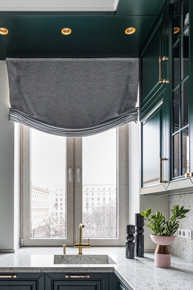 Фотография: Кухня и столовая в стиле Классический, Современный, Эклектика, Малогабаритная квартира, Квартира, Проект недели, Москва, Сталинка, Кирпичный дом, 2 комнаты, 40-60 метров, ELF Interior, Елена Гладкова, Марианна Островская – фото на INMYROOM