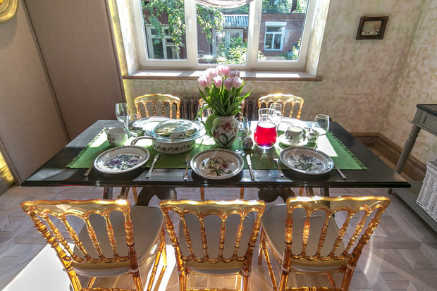 Фотография: Кухня и столовая в стиле Прованс и Кантри, Классический, Современный, Эклектика, Гостиная, Декор интерьера, Интерьер комнат, Тема месяца, Дачный ответ – фото на INMYROOM