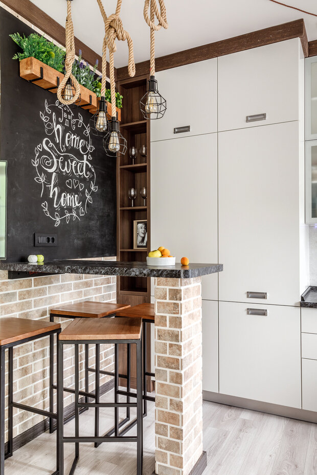 Фотография: Кухня и столовая в стиле Лофт, Современный, Квартира, Проект недели, Сочи, Блочный дом, 2 комнаты, до 40 метров – фото на INMYROOM