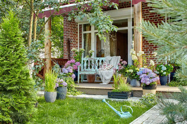 Фотография: Терраса в стиле Прованс и Кантри, Эклектика, Дом, Проект дня, Дача, Дом и дача, дом из бруса, Калужская область, 4 и больше, Более 90 метров, Нина Биркадзе, Дина Косточка, Малоярославец – фото на INMYROOM