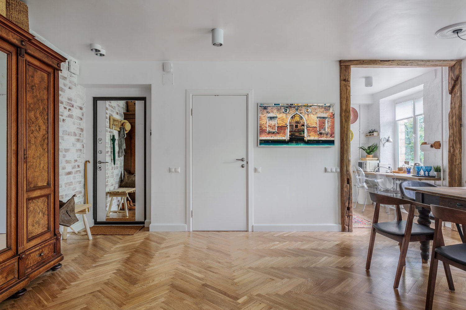 Фотография: Гостиная в стиле Скандинавский, Эклектика, Квартира, Проект недели, Москва, Кирпичный дом, Павел Фотеев – фото на INMYROOM Фотография: Гостиная в стиле Скандинавский, Эклектика, Квартира, Проект недели, Москва, Кирпичный дом, Павел Фотеев – фото на INMYROOM