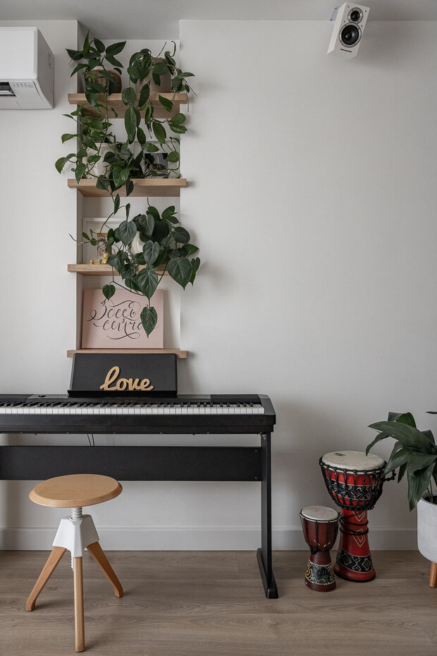 Фотография: Гостиная в стиле Скандинавский, Современный, Эко, Квартира, Проект недели, Москва, Монолитный дом, 4 и больше, Более 90 метров, бюро «Образ жизни», Анастасия Кутовая – фото на INMYROOM