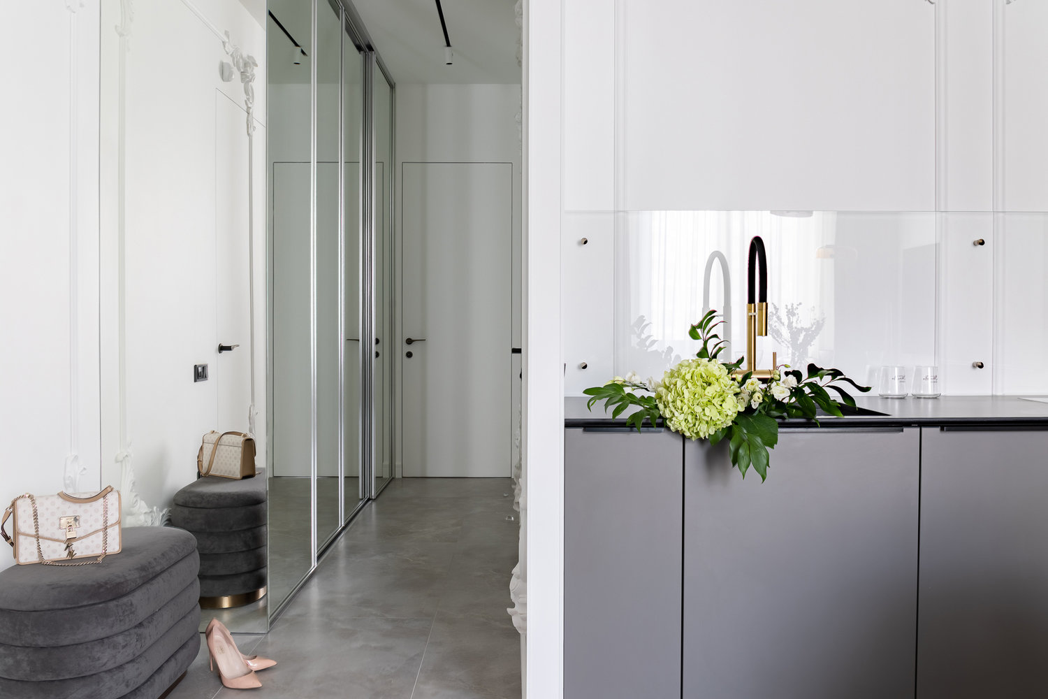 Фотография: Прихожая в стиле Современный, Классический, Декор интерьера, Квартира, Проект недели, Санкт-Петербург, 2 комнаты, 60-90 метров, Мария Софронова – фото на INMYROOM Фотография: Прихожая в стиле Современный, Классический, Декор интерьера, Квартира, Проект недели, Санкт-Петербург, 2 комнаты, 60-90 метров, Мария Софронова – фото на INMYROOM