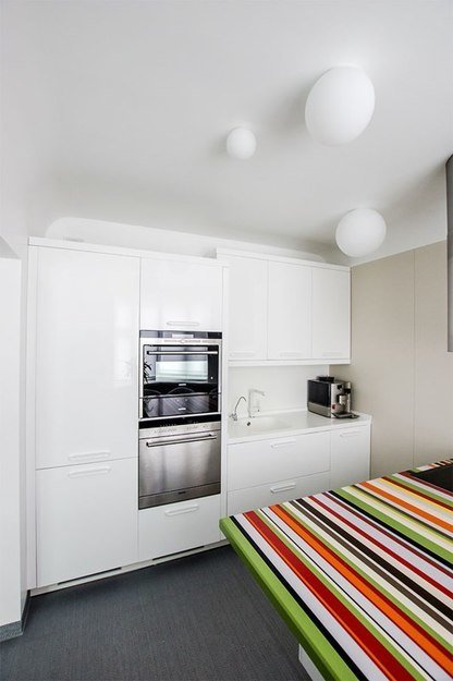 Фотография: Кухня и столовая в стиле Хай-тек, Интерьер комнат, Elle Decoration – фото на INMYROOM