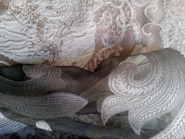 Фотография: Гостиная в стиле Прованс и Кантри, Цвет в интерьере, Стиль жизни, Советы, Ткани, Галерея Арбен, Шторы, Окна – фото на INMYROOM Фотография: Гостиная в стиле Прованс и Кантри, Цвет в интерьере, Стиль жизни, Советы, Ткани, Галерея Арбен, Шторы, Окна – фото на INMYROOM