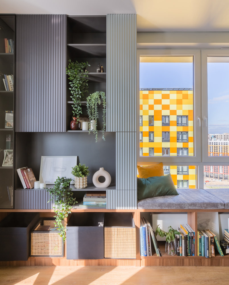 Заказчики не смотрят телевизор, но место для ТВ и розетки сделали. Сейчас там стоят цветы, картины и декор. Заказчики не смотрят телевизор, но место для ТВ и розетки сделали. Сейчас там стоят цветы, картины и декор.