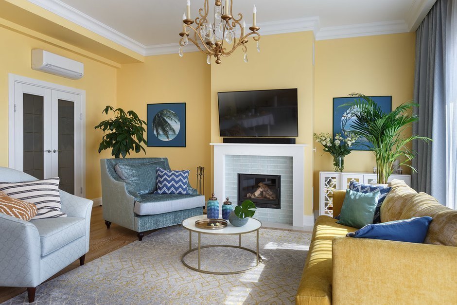 Фотография: Гостиная в стиле Классический, Гид, желтый диван, желтый диван в интерьере – фото на INMYROOM Фотография: Гостиная в стиле Классический, Гид, желтый диван, желтый диван в интерьере – фото на INMYROOM