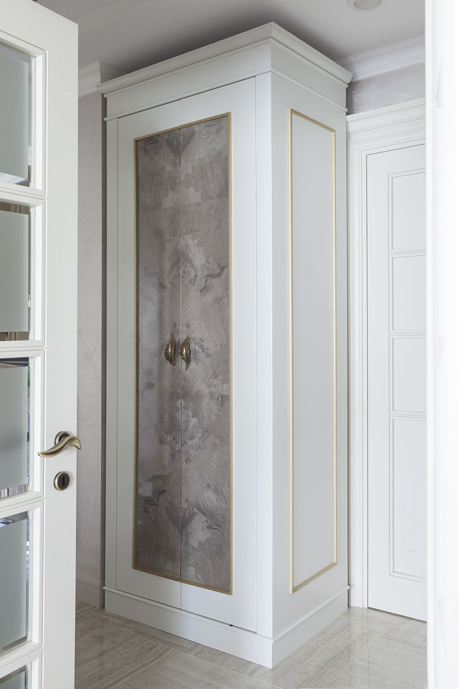 Фотография: Прихожая в стиле Классический, Современный, Квартира, Проект недели, Москва, Юрий Гришко, Панельный дом, 4 и больше, Более 90 метров, Елена Поворова, Бюро Home Emotions, Екатерина Реброва – фото на INMYROOM Фотография: Прихожая в стиле Классический, Современный, Квартира, Проект недели, Москва, Юрий Гришко, Панельный дом, 4 и больше, Более 90 метров, Елена Поворова, Бюро Home Emotions, Екатерина Реброва – фото на INMYROOM