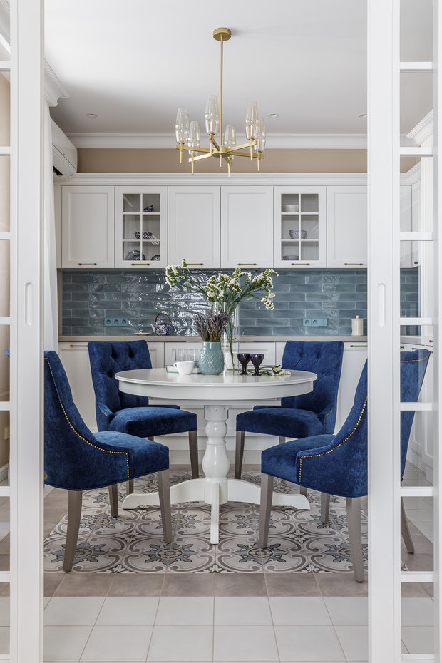 Фотография: Кухня и столовая в стиле Классический, Квартира, Проект недели, Краснодар, 2 комнаты, 60-90 метров, Алиса Свистунова – фото на INMYROOM