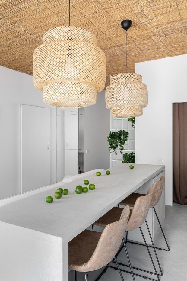 Фотография: Кухня и столовая в стиле Минимализм, Лофт, Квартира, Проект недели, Москва, 2 комнаты, 40-60 метров, Саша Черных – фото на INMYROOM