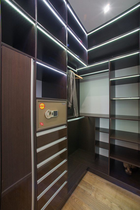 Фотография: Гардеробная в стиле Минимализм, Квартира, Проект недели, Москва, Монолитный дом, 3 комнаты, 60-90 метров, Сергей Саргин, ЖК «Двинцев 14» – фото на INMYROOM