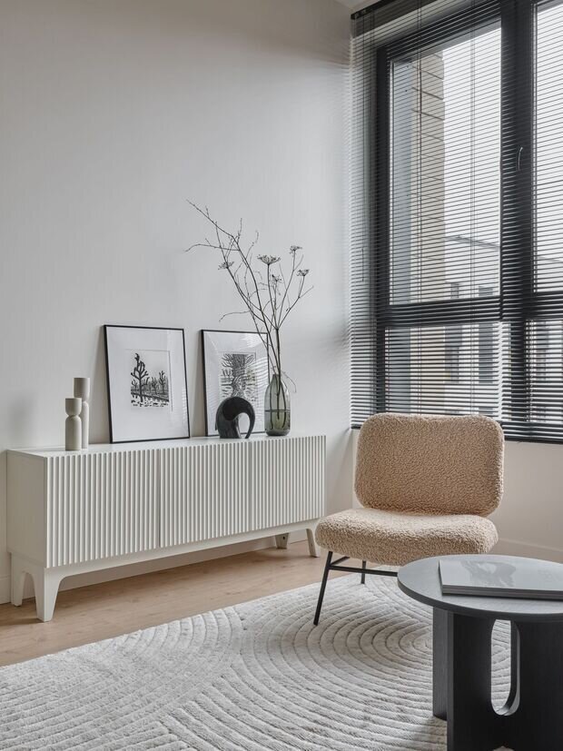 Фотография: Гостиная в стиле Современный, Минимализм, Квартира, Проект дня, Москва, 2 комнаты, 40-60 метров, современный с элементами минимализма и скандинавского стиля, ЖК «Зиларт», Зоя Закалюжная – фото на INMYROOM