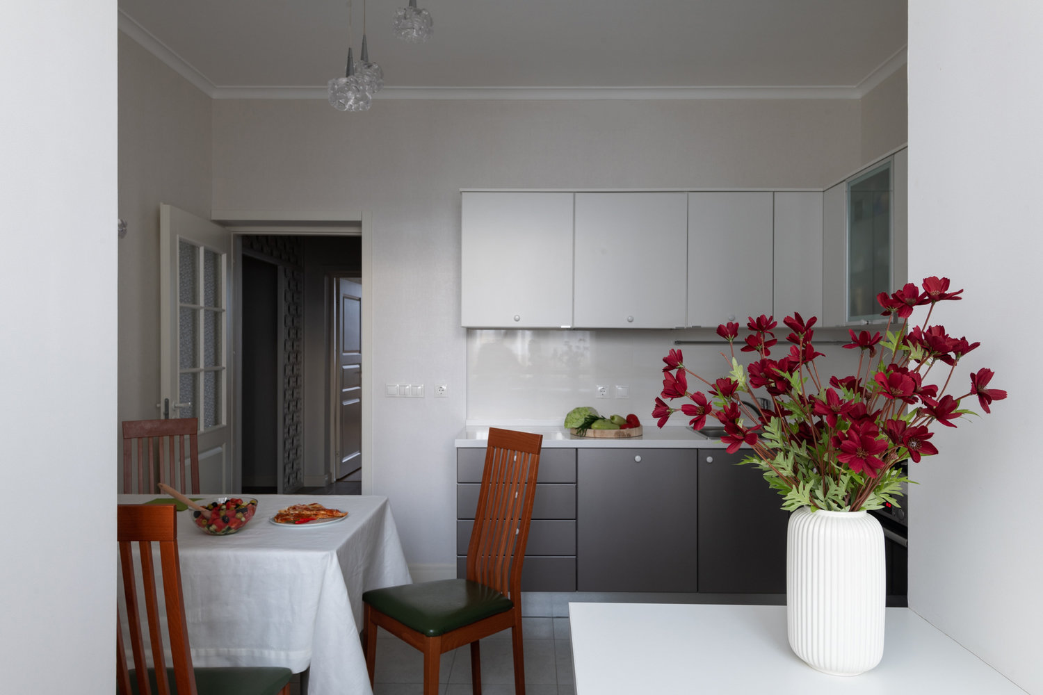 Фотография: Кухня и столовая в стиле Современный, Квартира, Проект недели, Самара, Кирпичный дом, 4 и больше, Более 90 метров, Lumus Design, Любовь Пивоварова – фото на INMYROOM Фотография: Кухня и столовая в стиле Современный, Квартира, Проект недели, Самара, Кирпичный дом, 4 и больше, Более 90 метров, Lumus Design, Любовь Пивоварова – фото на INMYROOM