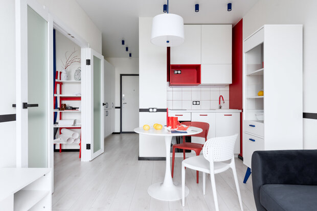 Фотография: Кухня и столовая в стиле Современный, Минимализм, Малогабаритная квартира, Квартира, Проект дня, Новосибирск, 1 комната, до 40 метров, студия White, Анна Сотикова – фото на INMYROOM