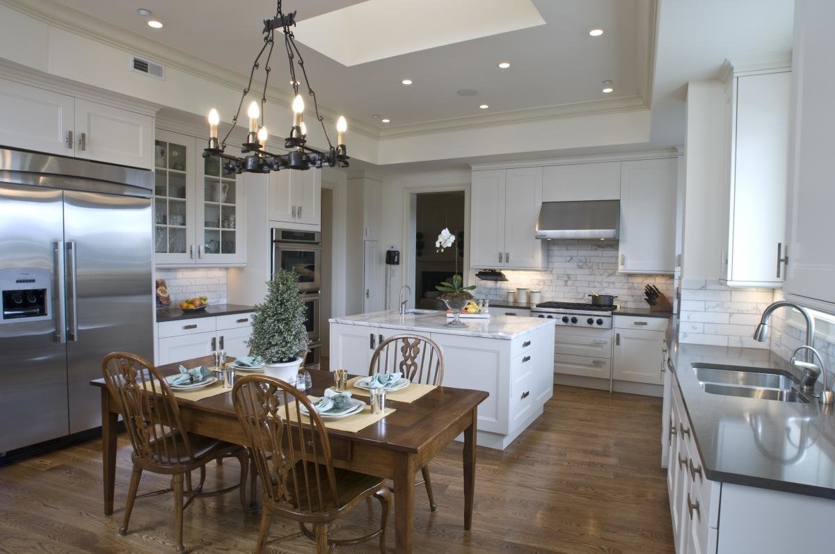 Фотография: Кухня и столовая в стиле Прованс и Кантри, Классический, Современный, Декор интерьера, Мебель и свет – фото на INMYROOM Фотография: Кухня и столовая в стиле Прованс и Кантри, Классический, Современный, Декор интерьера, Мебель и свет – фото на INMYROOM