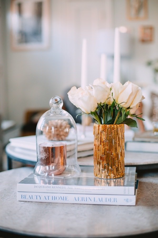 Фотография: Аксессуары в стиле , Гостиная, Декор интерьера, Декор дома, Советы, Стол, Журнальный столик – фото на INMYROOM Фотография: Аксессуары в стиле , Гостиная, Декор интерьера, Декор дома, Советы, Стол, Журнальный столик – фото на INMYROOM