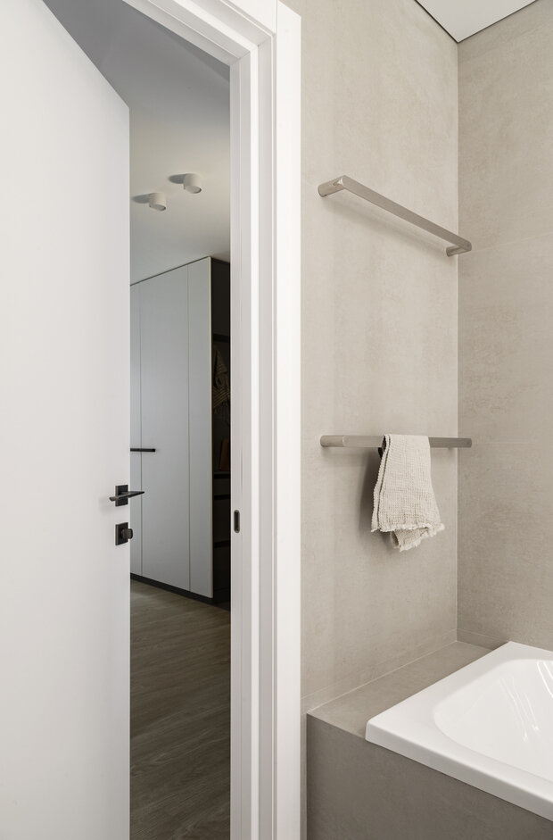 Фотография: Ванная в стиле Современный, Минимализм, Квартира, Проект дня, Москва, Панельный дом, 2 комнаты, 40-60 метров, Мария Лебедева – фото на INMYROOM