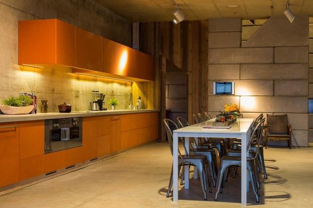 Фото из портфолио Уникально оформленная квартира с потрясающим видом на море – фотографии дизайна интерьеров на INMYROOM