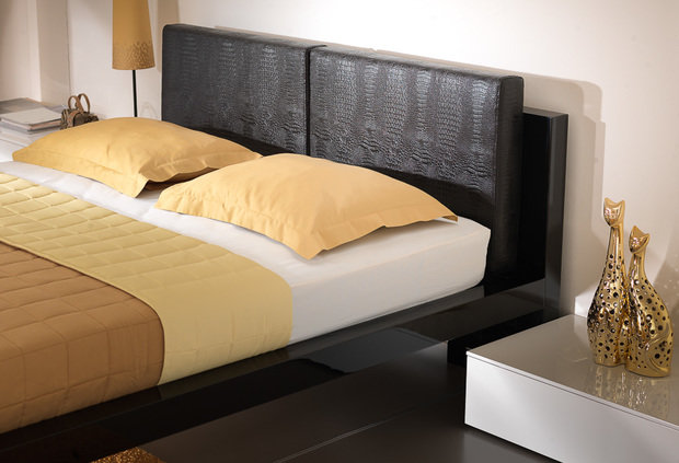 Фото из портфолио Чёрная глянцевая кровать Jacqueline j106b – фотографии дизайна интерьеров на INMYROOM