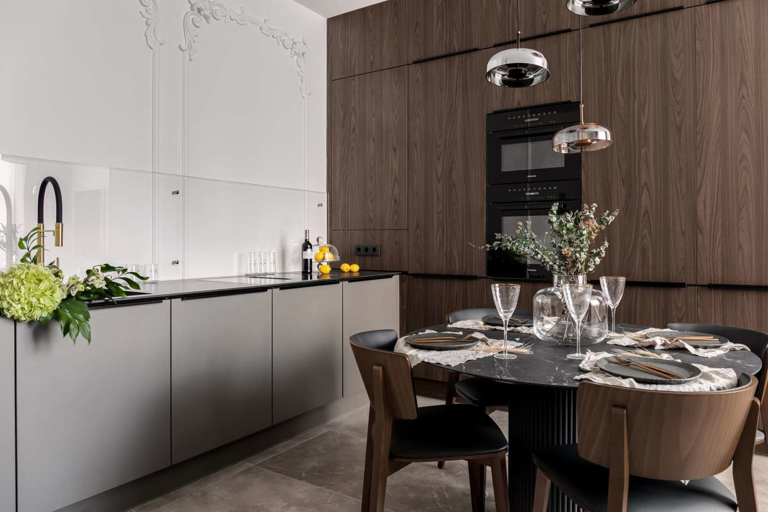 Фотография: Кухня и столовая в стиле Современный, Классический, Декор интерьера, Квартира, Проект недели, Санкт-Петербург, 2 комнаты, 60-90 метров, Мария Софронова – фото на INMYROOM Фотография: Кухня и столовая в стиле Современный, Классический, Декор интерьера, Квартира, Проект недели, Санкт-Петербург, 2 комнаты, 60-90 метров, Мария Софронова – фото на INMYROOM