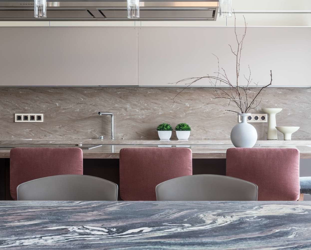 Фотография: Кухня и столовая в стиле Современный, Дом, Проект недели, Дом и дача, Московская область, Ольга Черненко, Кирпичный дом, 4 и больше, Более 90 метров, #эксклюзивныепроекты – фото на INMYROOM Фотография: Кухня и столовая в стиле Современный, Дом, Проект недели, Дом и дача, Московская область, Ольга Черненко, Кирпичный дом, 4 и больше, Более 90 метров, #эксклюзивныепроекты – фото на INMYROOM