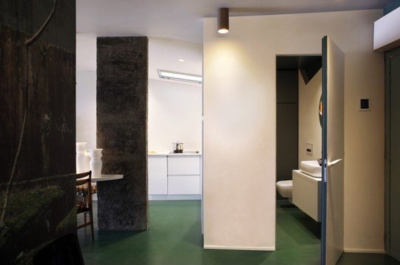 Фотография: Прихожая в стиле Лофт, Малогабаритная квартира, Квартира, Франция, Терраса, Дома и квартиры, Сад, Пол – фото на INMYROOM