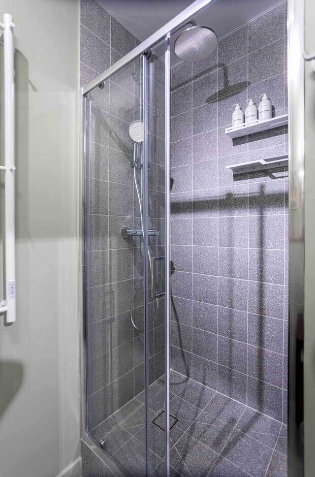 Фотография: Ванная в стиле Современный, Малогабаритная квартира, Квартира, Студия, Проект дня, Татьяна Иванова, до 40 метров, Ярославль, современный с элементами ретро, фото интерьера, дизайн интерьера фото – фото на INMYROOM