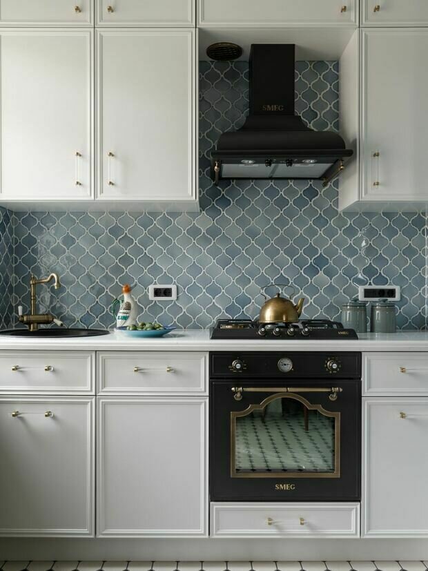 Фотография: Кухня и столовая в стиле Классический, Эклектика, Винтажный, Квартира, Проект недели, Санкт-Петербург, Кирпичный дом, 3 комнаты, 60-90 метров, Полина Афонская – фото на INMYROOM