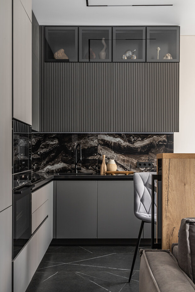 Фотография: Кухня и столовая в стиле Современный, Эклектика, Квартира, Проект дня, Москва, Сталинка, 3 комнаты, 60-90 метров, Карина Алтунина – фото на INMYROOM