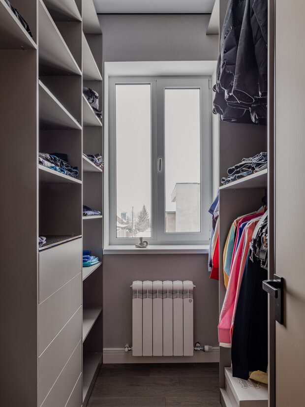 Фотография: Гардеробная в стиле Современный, Дом, Проект дня, Дом и дача, Самара, 4 и больше, Более 90 метров, Индивидуальный проект, Александра Баканова – фото на INMYROOM