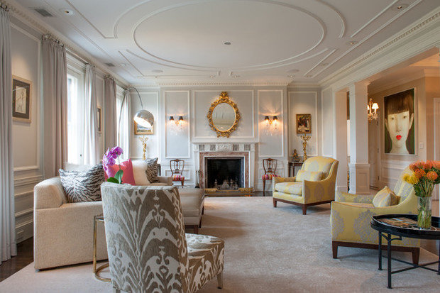 Фотография: Гостиная в стиле Классический, Квартира, Дома и квартиры, Пентхаус, Картины – фото на INMYROOM