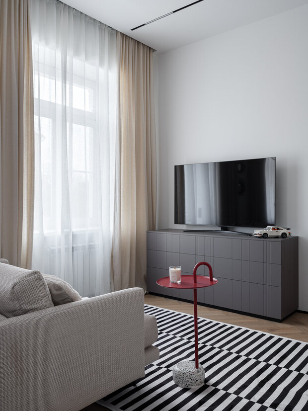 Фотография: Гостиная в стиле Современный, Минимализм, Квартира, Проект дня, Москва, Сталинка, 1 комната, до 40 метров, Nisha Buro – фото на INMYROOM