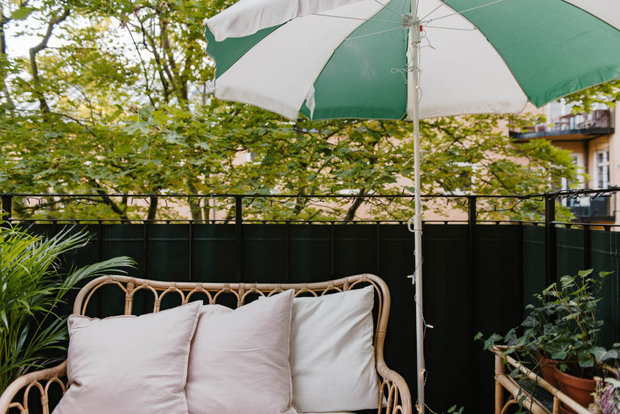 Фотография: Терраса в стиле Прованс и Кантри, Декор интерьера, Малогабаритная квартира, Квартира, Швеция, Синий, Серый, Розовый, 2 комнаты, до 40 метров – фото на INMYROOM