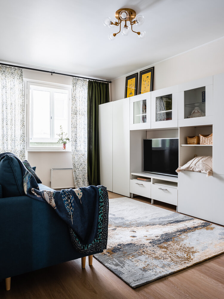 В квартире много работ польской художницы Елены Лолы Лещинской, например, потрясающая графика из ее цикла «Цирк». В квартире много работ польской художницы Елены Лолы Лещинской, например, потрясающая графика из ее цикла «Цирк».