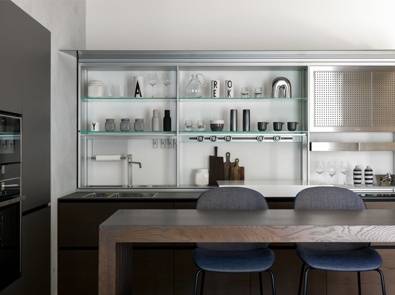 Фотография: Кухня и столовая в стиле Минимализм, Эклектика, Квартира, Проект недели, Красногорск, Монолитный дом, 4 и больше, Более 90 метров, Design Filosofia, #эксклюзивныепроекты, Ксения Коровина, Екатерина Закурдаева – фото на INMYROOM Фотография: Кухня и столовая в стиле Минимализм, Эклектика, Квартира, Проект недели, Красногорск, Монолитный дом, 4 и больше, Более 90 метров, Design Filosofia, #эксклюзивныепроекты, Ксения Коровина, Екатерина Закурдаева – фото на INMYROOM